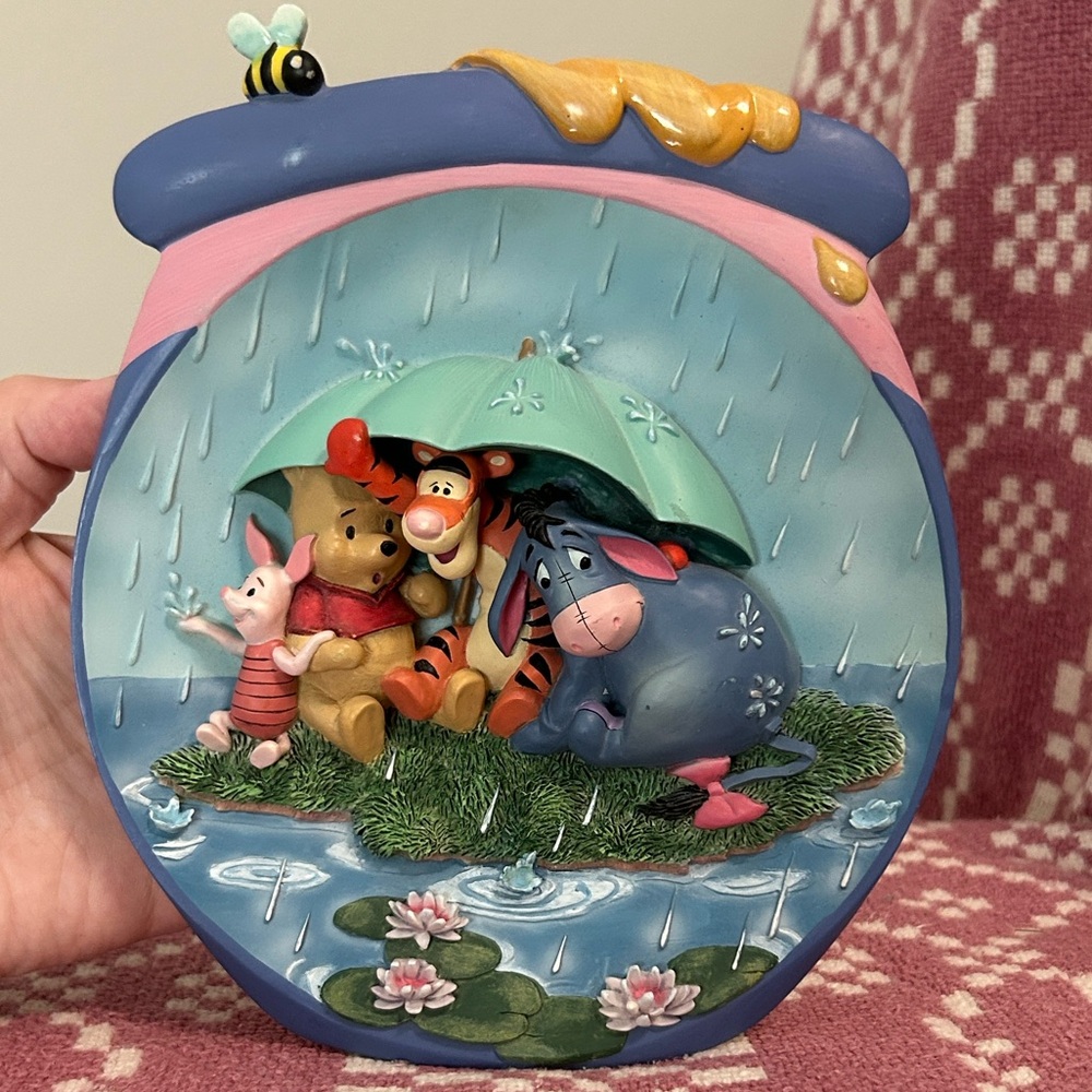 Bradford Exchange Winnie the Pooh 3D "It's Just A Small Piece of Weather" decor